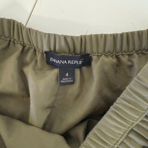 Banana Republic Pleated A-Line Mini Green Polyester Skirt Pull-On - Size 4 - Picture 5 of 9